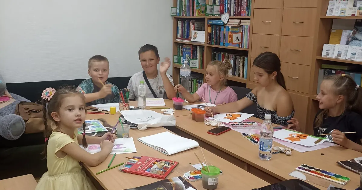 Фото Покотилівської дитячої бібліотеки У Покотилівці пройшов дитячий майстер-клас із малювання на порталі Gromada Group