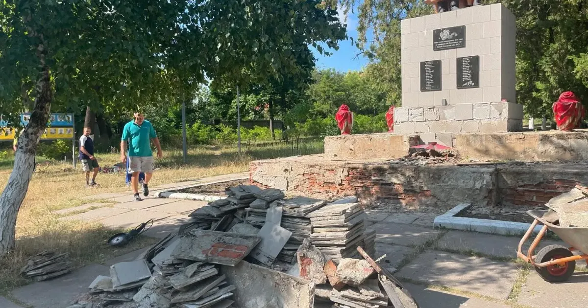Джерело: Іван Михайличенко У громаді триває реконструкція монументів до Дня пам’яті захисників України на порталі Gromada Group
