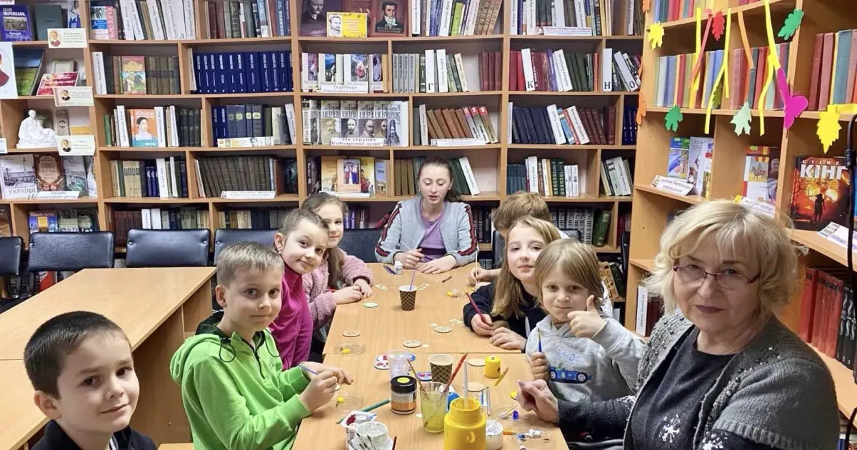 Джерело: КЗ "Публічна бібліотека Височанської селищної ради Харківського району" У Високому пройшов майстерклас для малечі "Магнітик на щастя" на порталі Gromada Group