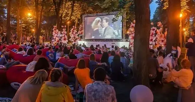 Фото з відкритих джерел У Бабаях організують кінотеатр під зірковим небом на порталі Gromada Group