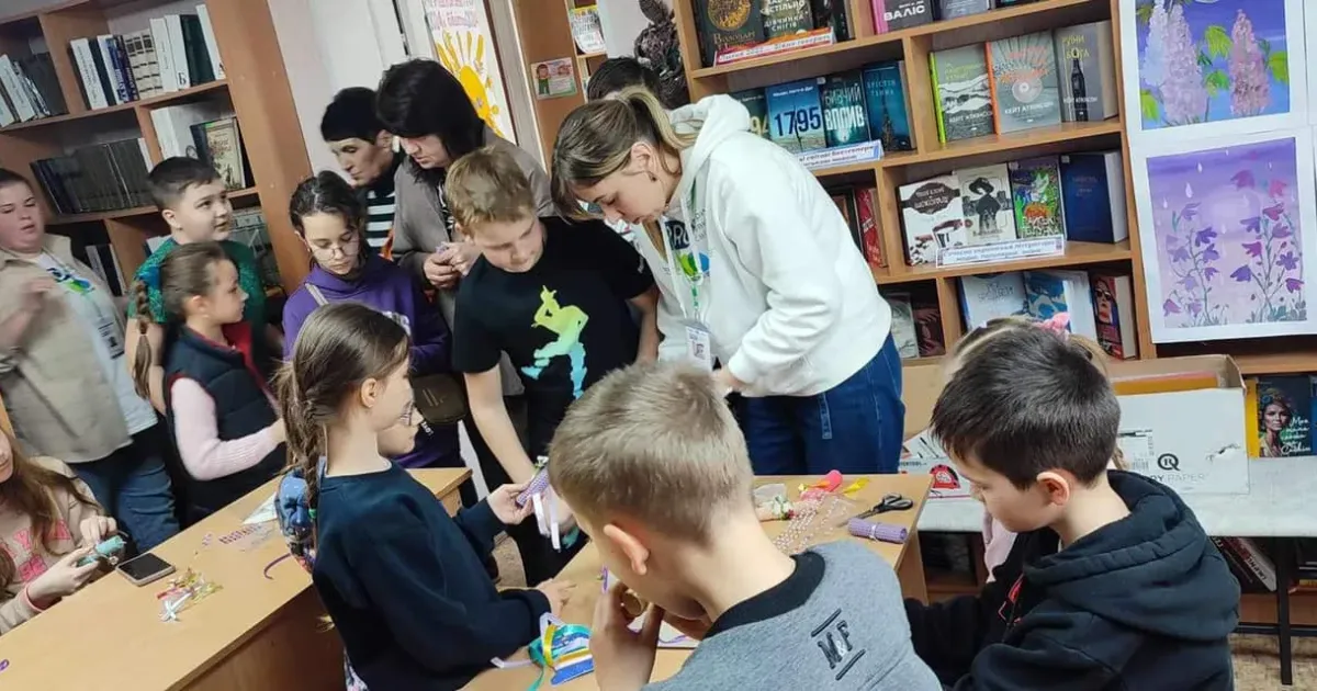Автор: Надія Федорова Благодійний фонд “Посмішка” провів для дітей Високого творчий майстер-клас на порталі Gromada Group